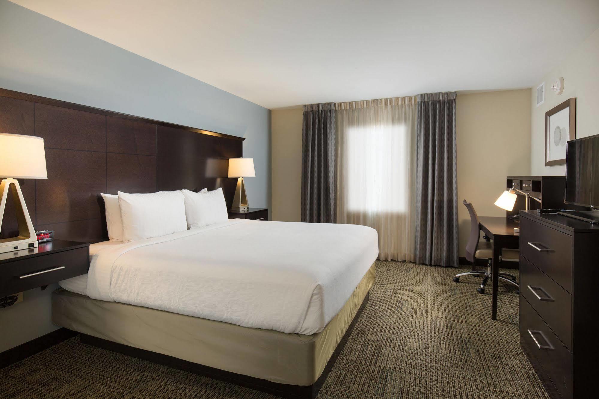 Staybridge Suites Corona South By Ihg Buitenkant foto