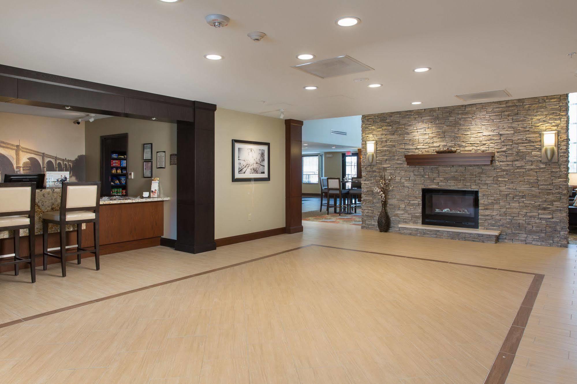 Staybridge Suites Corona South By Ihg Buitenkant foto